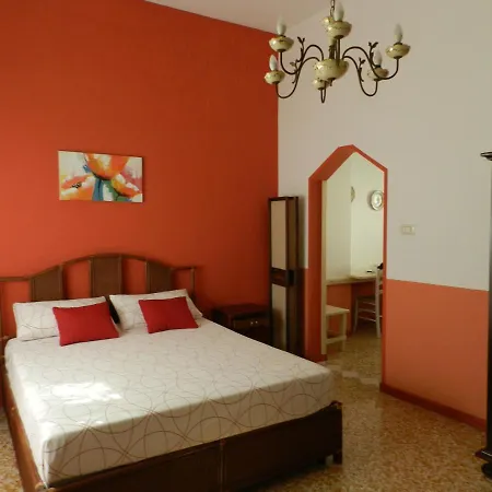 Casa A Corte Nel Centro Storico Taviano (Lecce)