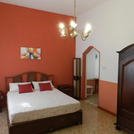 Casa A Corte Nel Centro Storico Semesterbostad