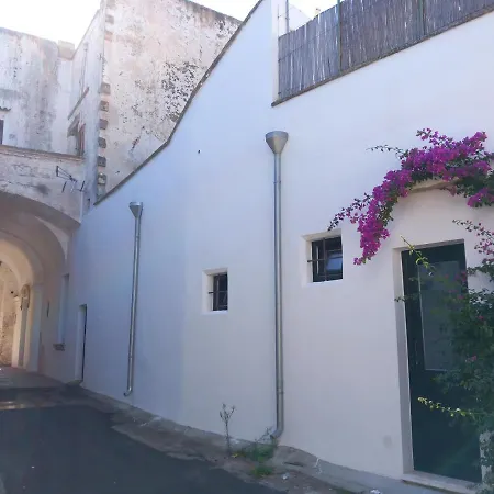 Casa A Corte Nel Centro Storico Nyaraló Taviano