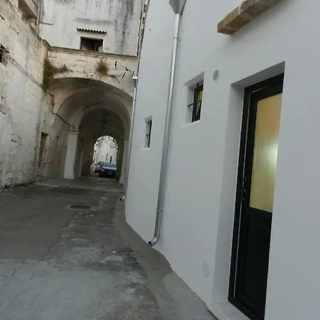 Semesterbostad Casa A Corte Nel Centro Storico Taviano (Lecce)